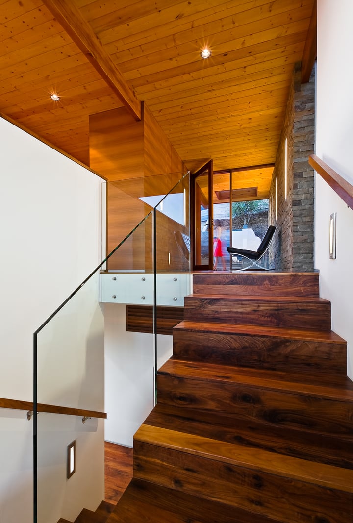 Mid-Century-Modern-Resdence-Santa Barbara_Woman walking past entrance from stair landing@2x-18