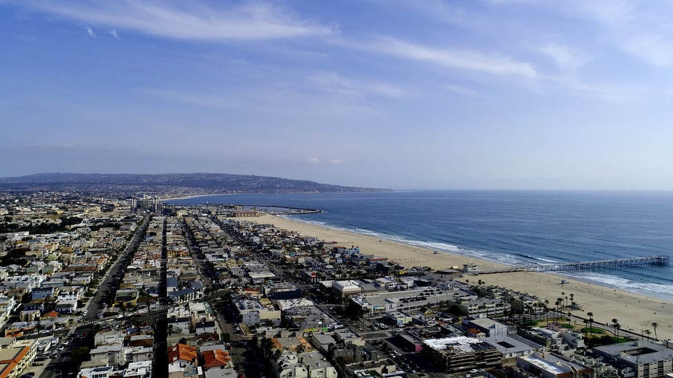 An aerial view of a coastal residential real estate zone in Los Angeles, highlighting urban opportunities for modern house design.