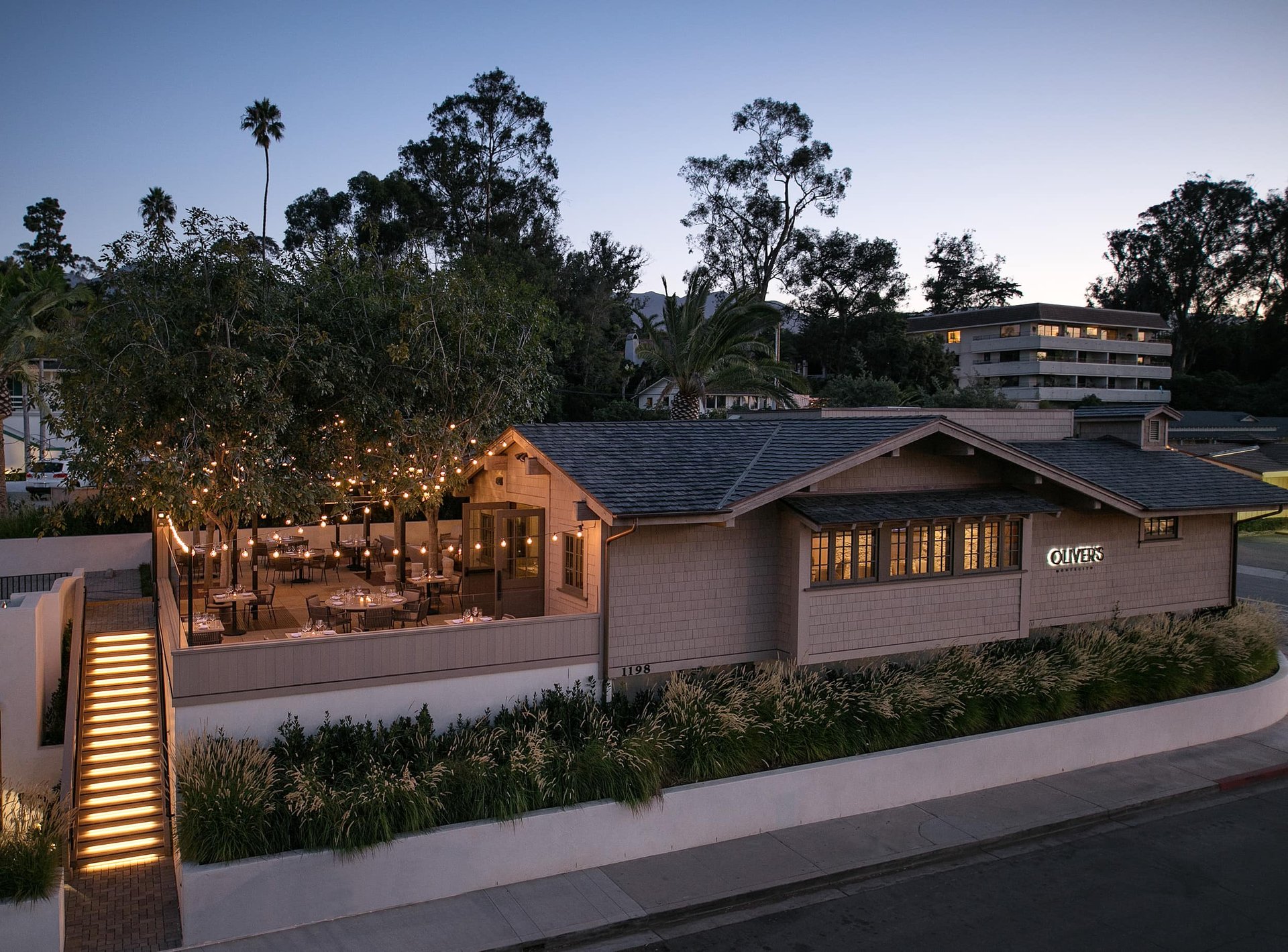 Olivers_Restaurant_Montecito_Hero@2x