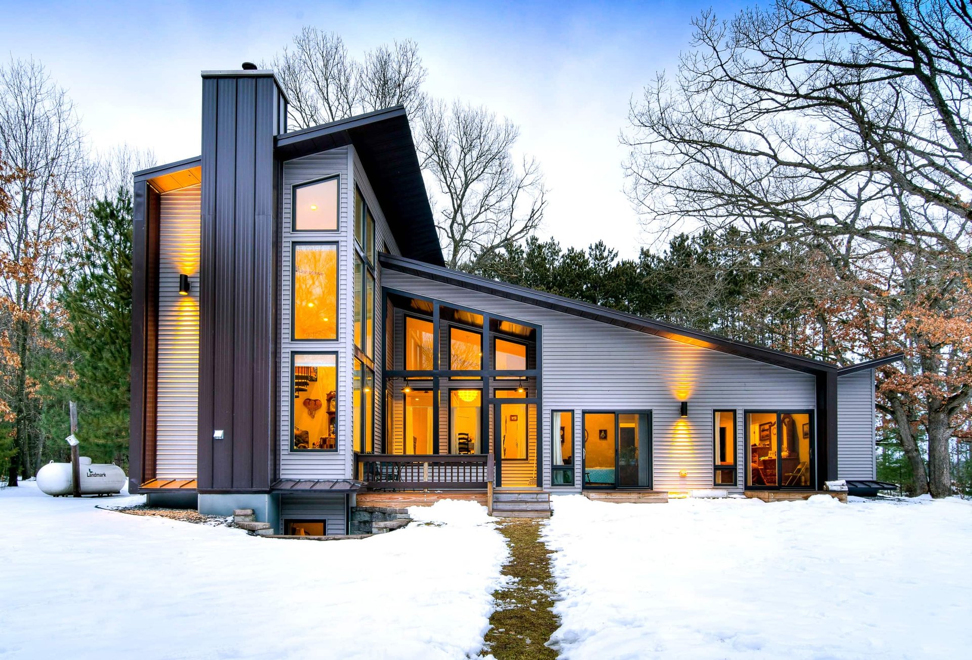 Wisconsin_Residence_Hero@2x