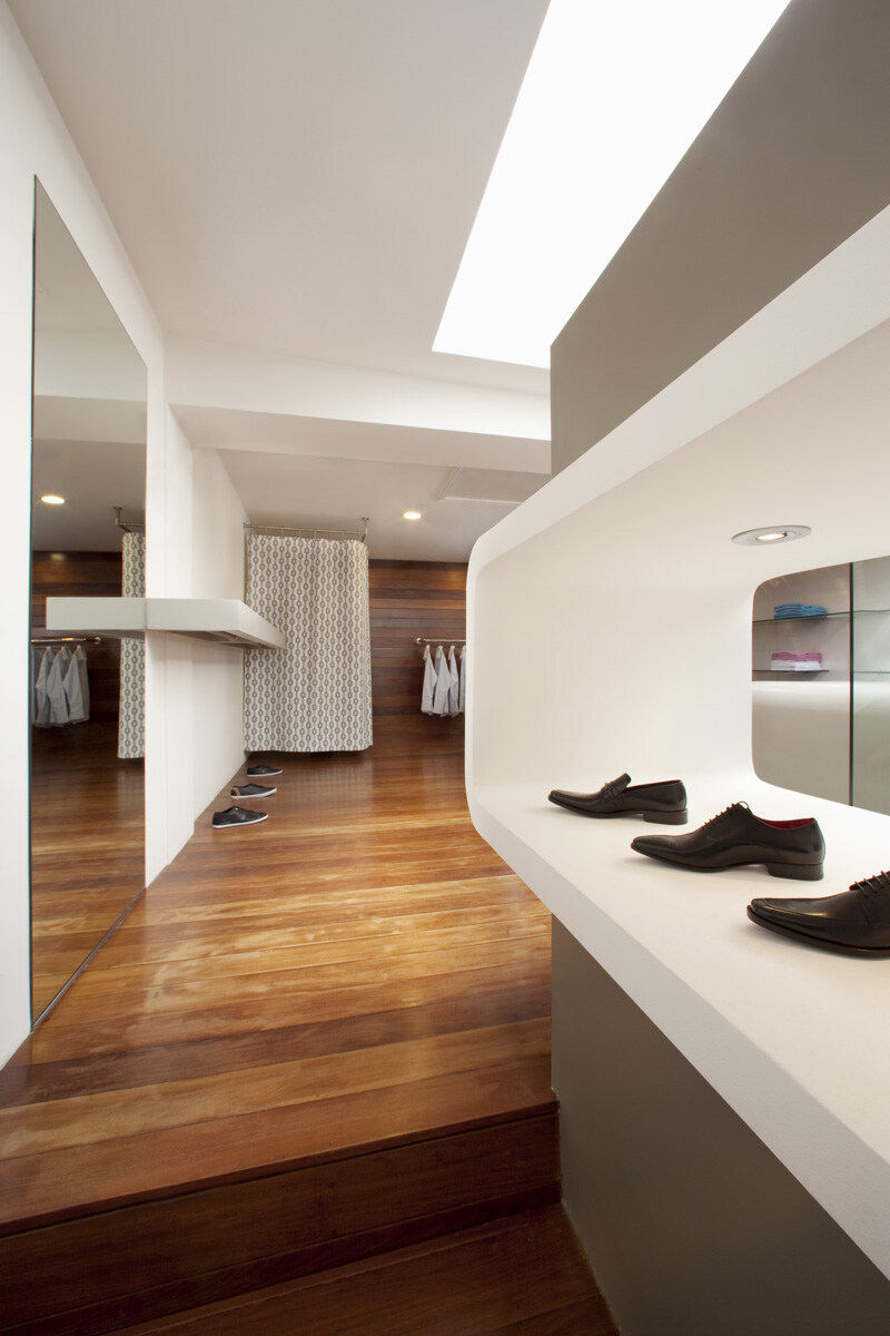 shoe-store-retail-design-feinblatt_08-mp-desktop
